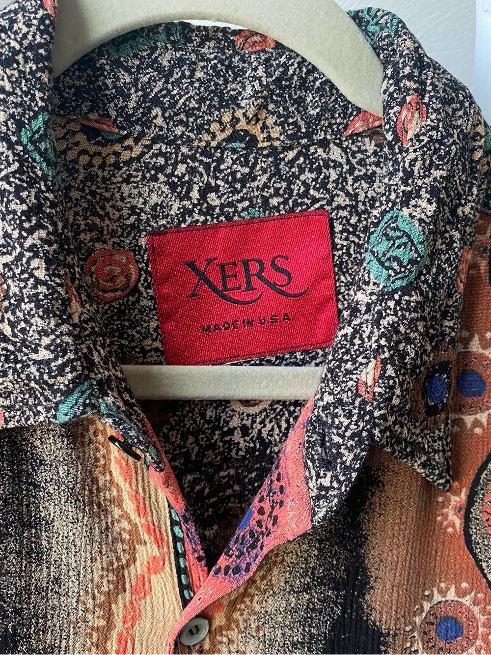 Xers Vintage-Inspired Button-Up Shirt in Brown & Coral - Picture 2 of 8